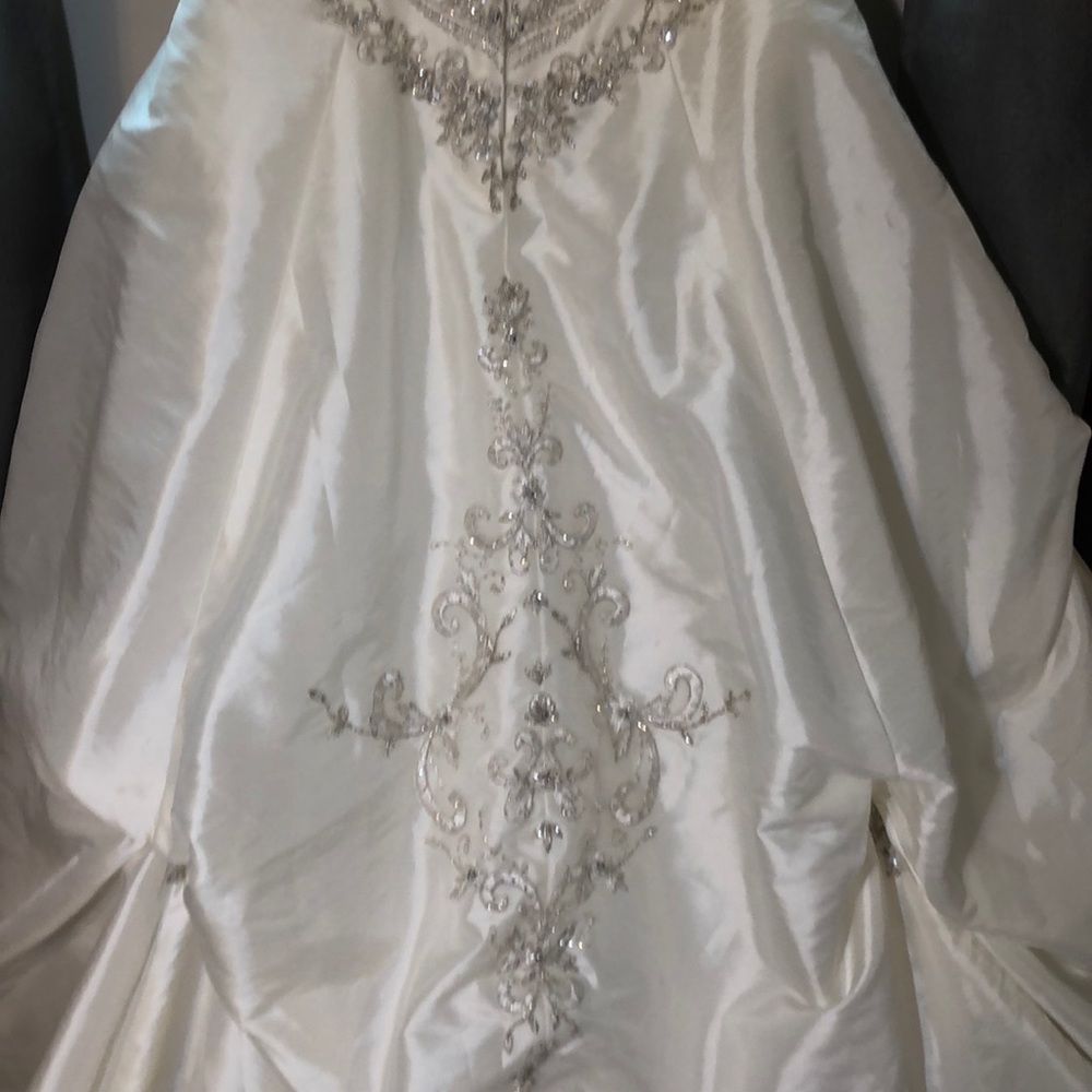 Alfred Angelo sweetheart bridal gown - Picture 7 of 11